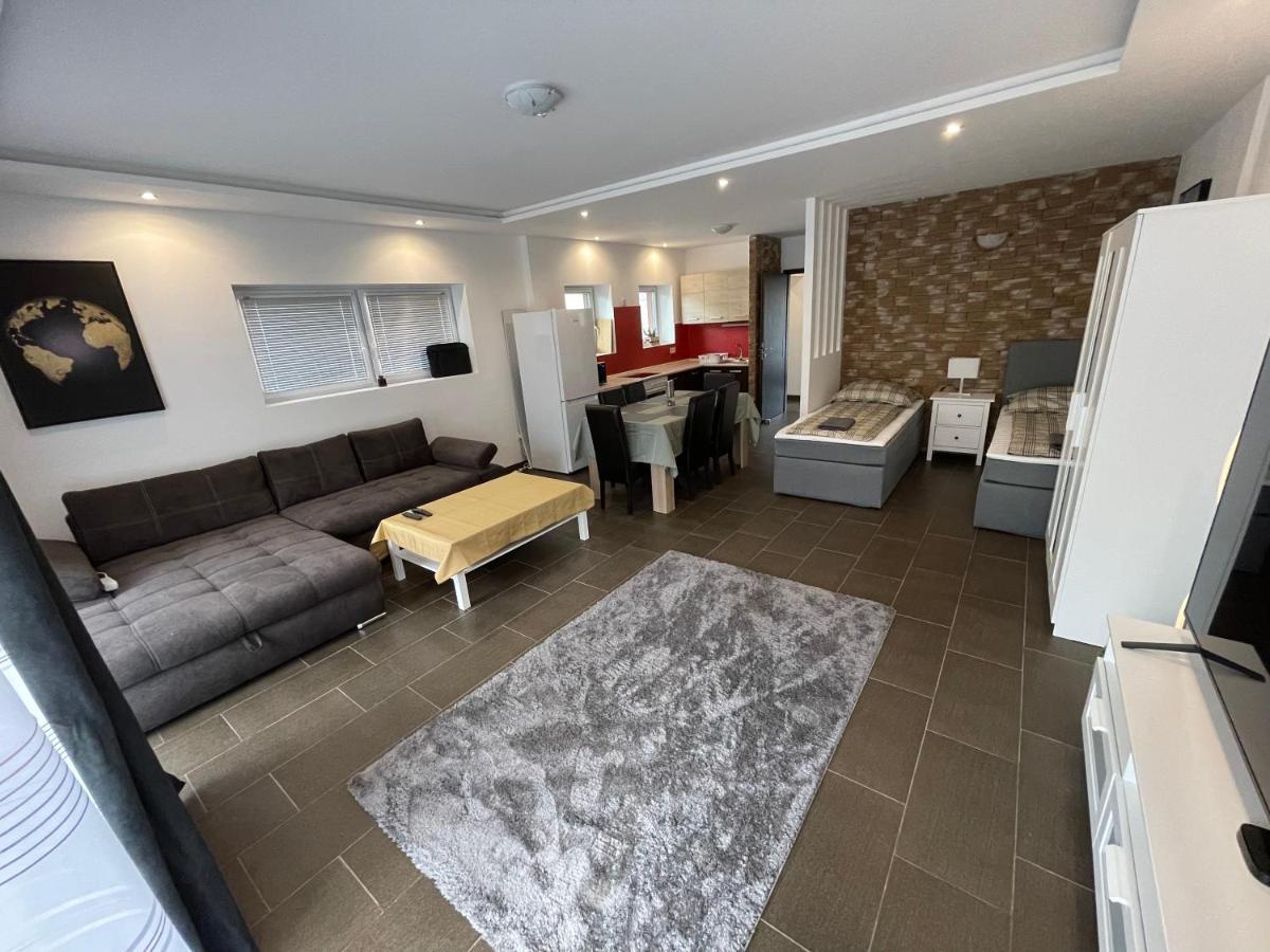 Malibu Apartman & Jacuzzi 미슈콜츠 외부 사진