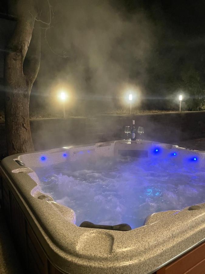 Malibu Apartman & Jacuzzi 미슈콜츠 외부 사진