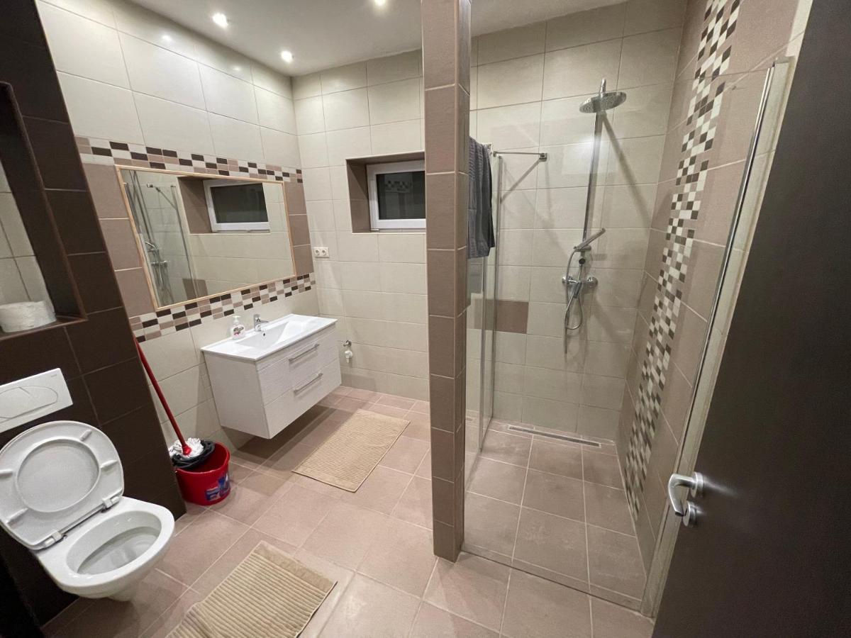 Malibu Apartman & Jacuzzi 미슈콜츠 외부 사진